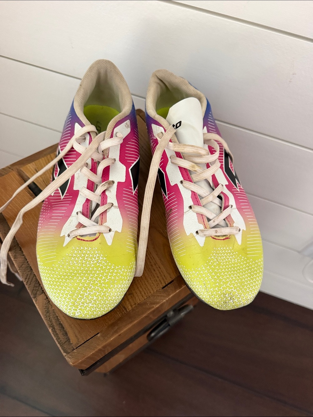 Womens/Girls Gradient Soccer Cleats  - Pink Yellow